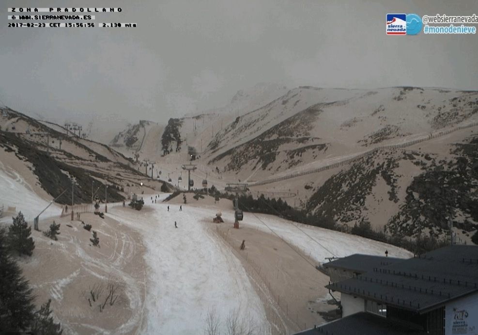 Le sable du sahara recouvre la sierra nevada en Espagne