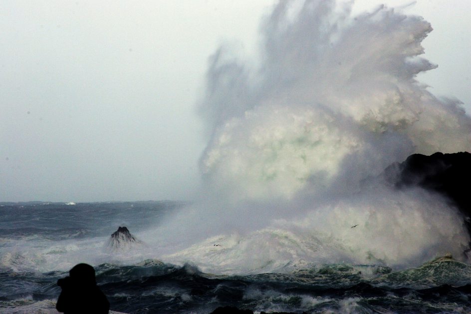 Tempête de février sur la Galice sur la costa de Meirás à Valdoviño, La Corogne
