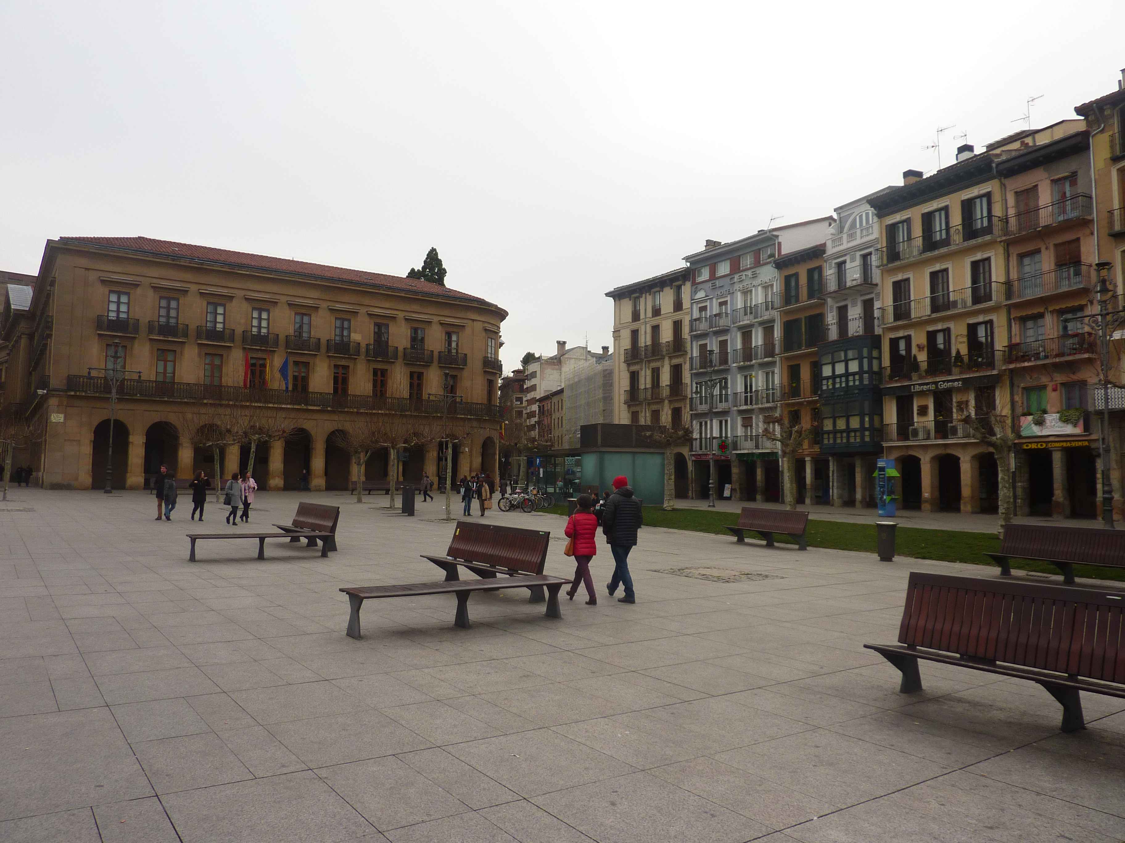 plaza-del-castillo-pampelune.jpg