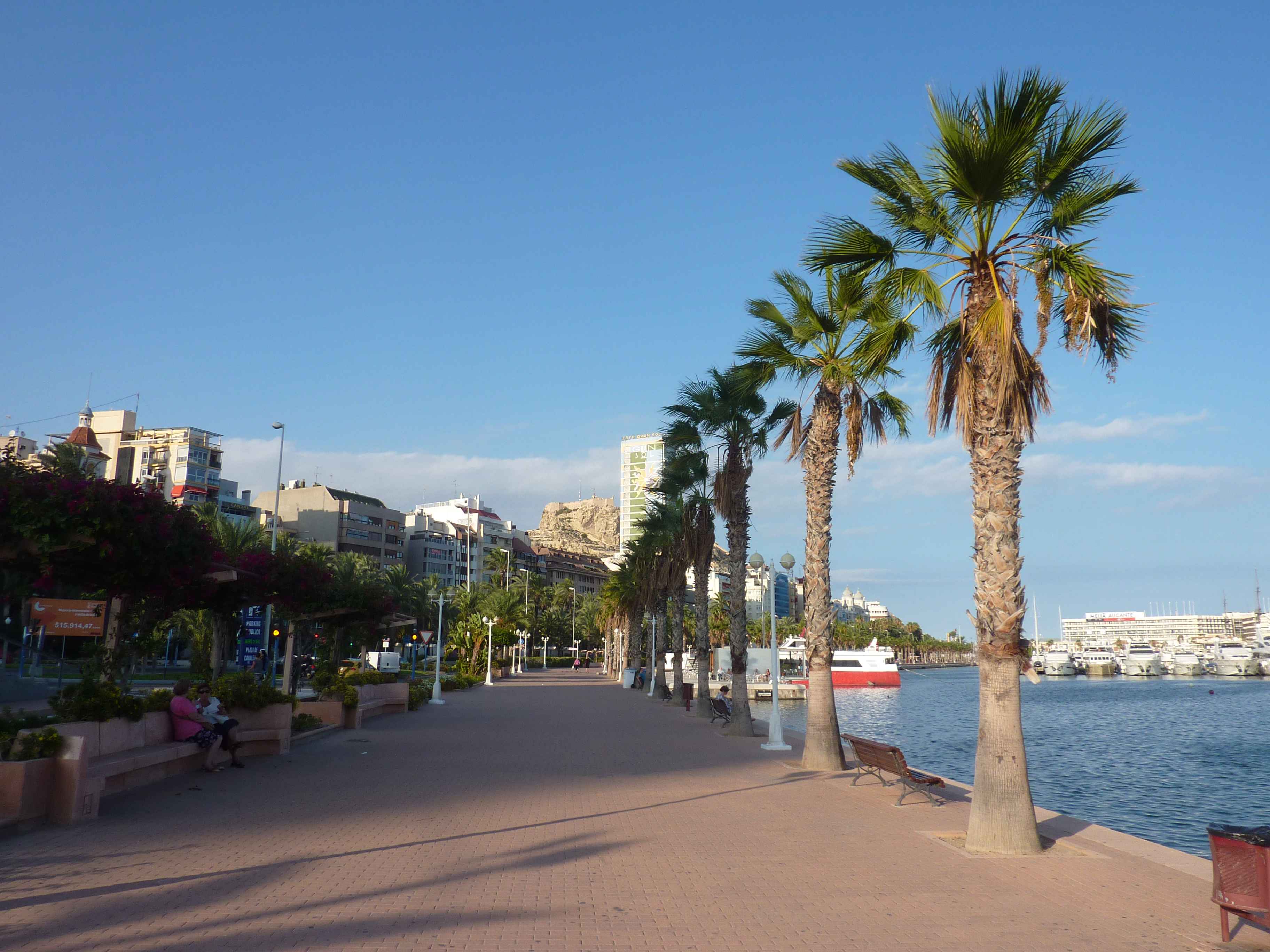 Promenade Sur Le Port De Alicante en Images