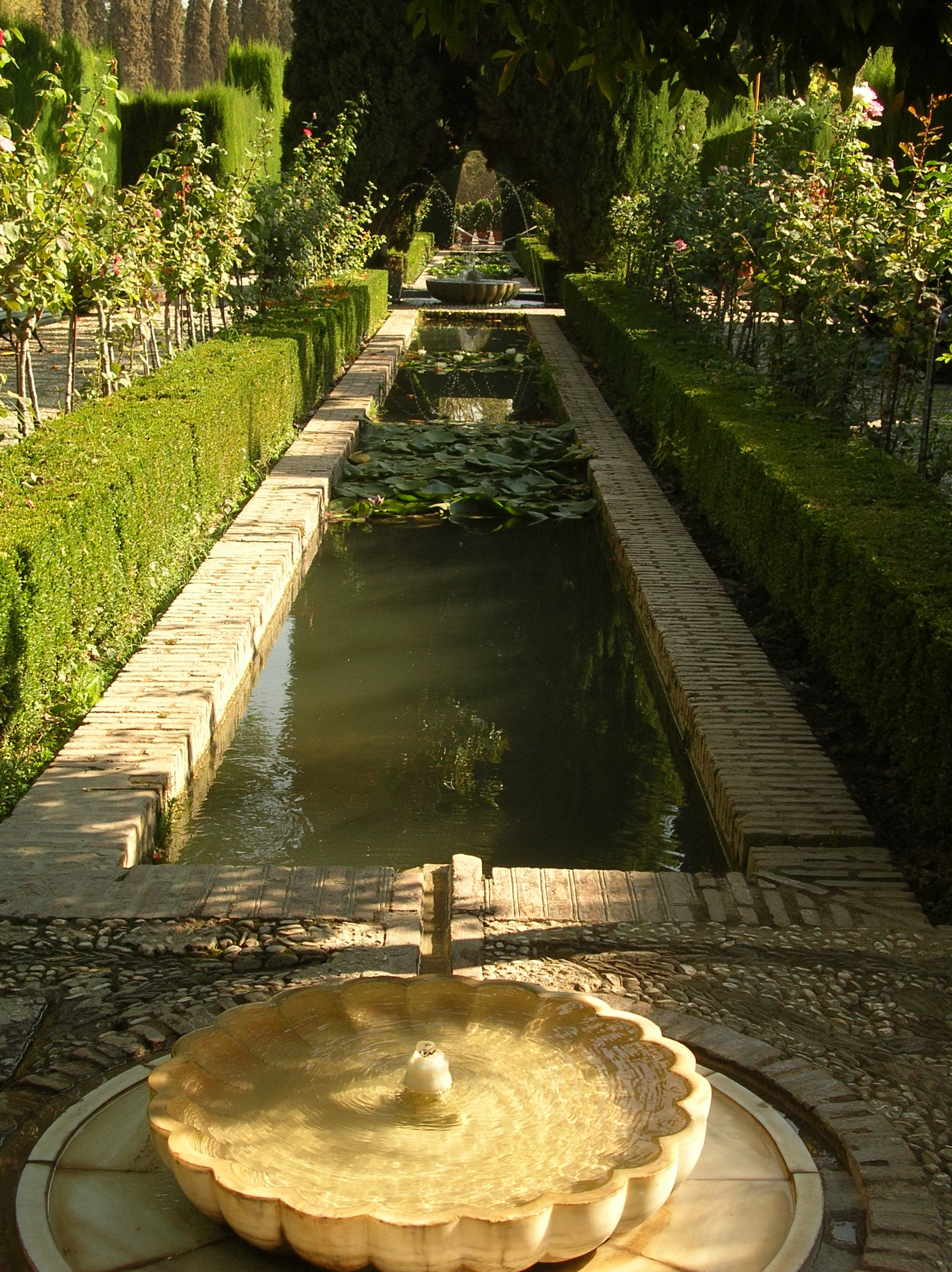 Jeux D Eau Dans L Alhambra De Grenade.jpg en Images