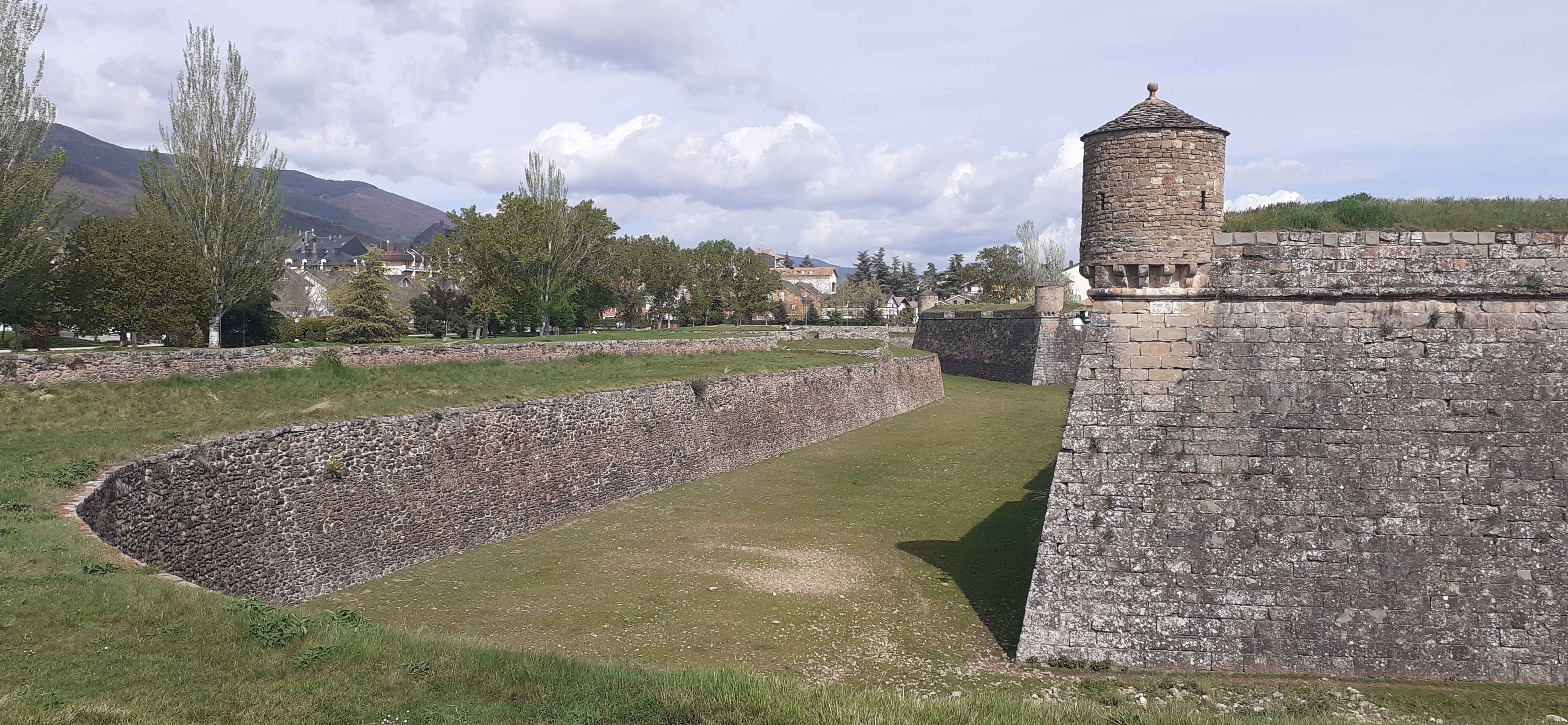 Jaca Fortification En Aragon en Images
