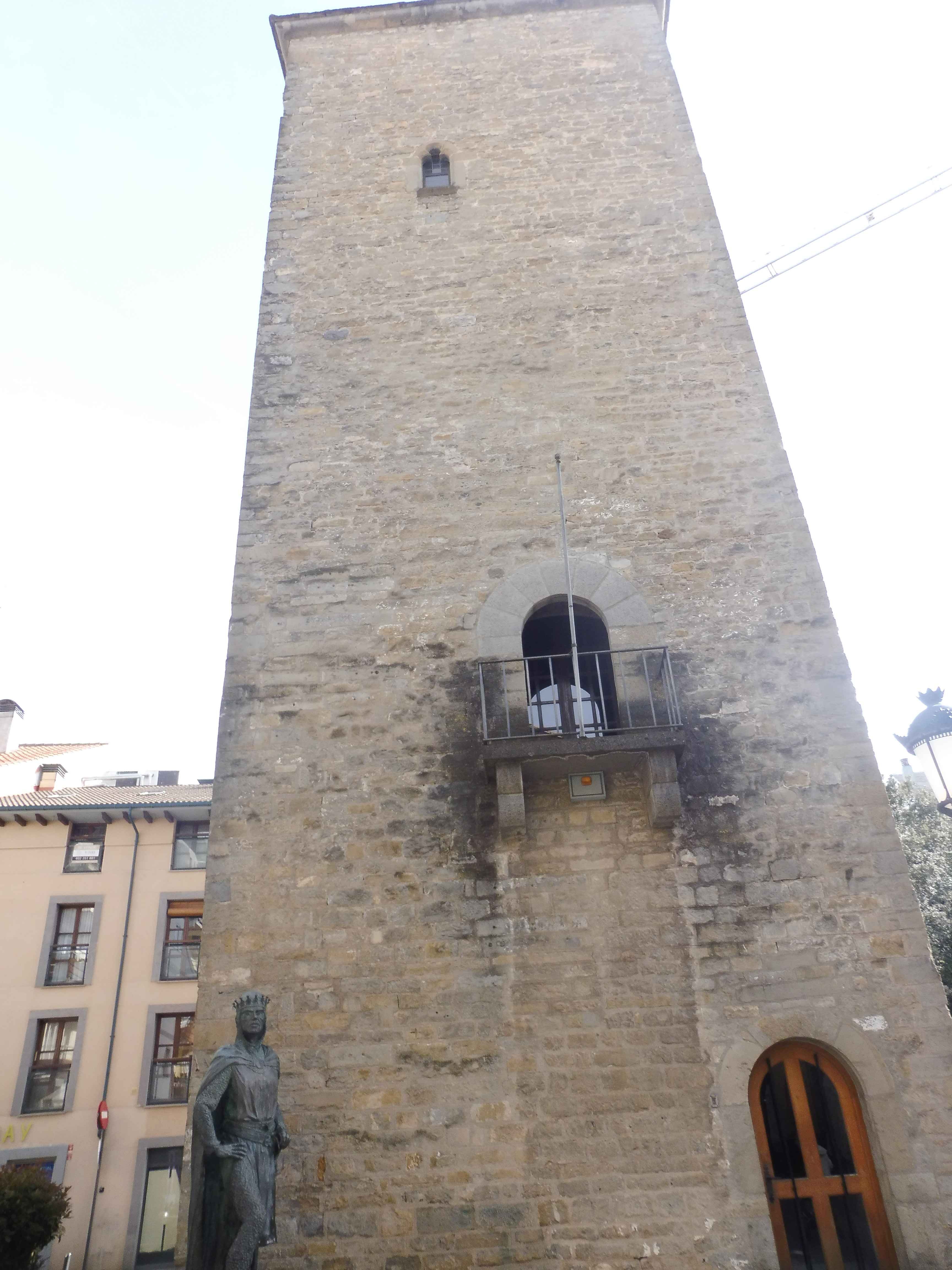 Tour De L Horloge Dans Jaca Avec La Statue De Son Premier Roi De Aragon en Images