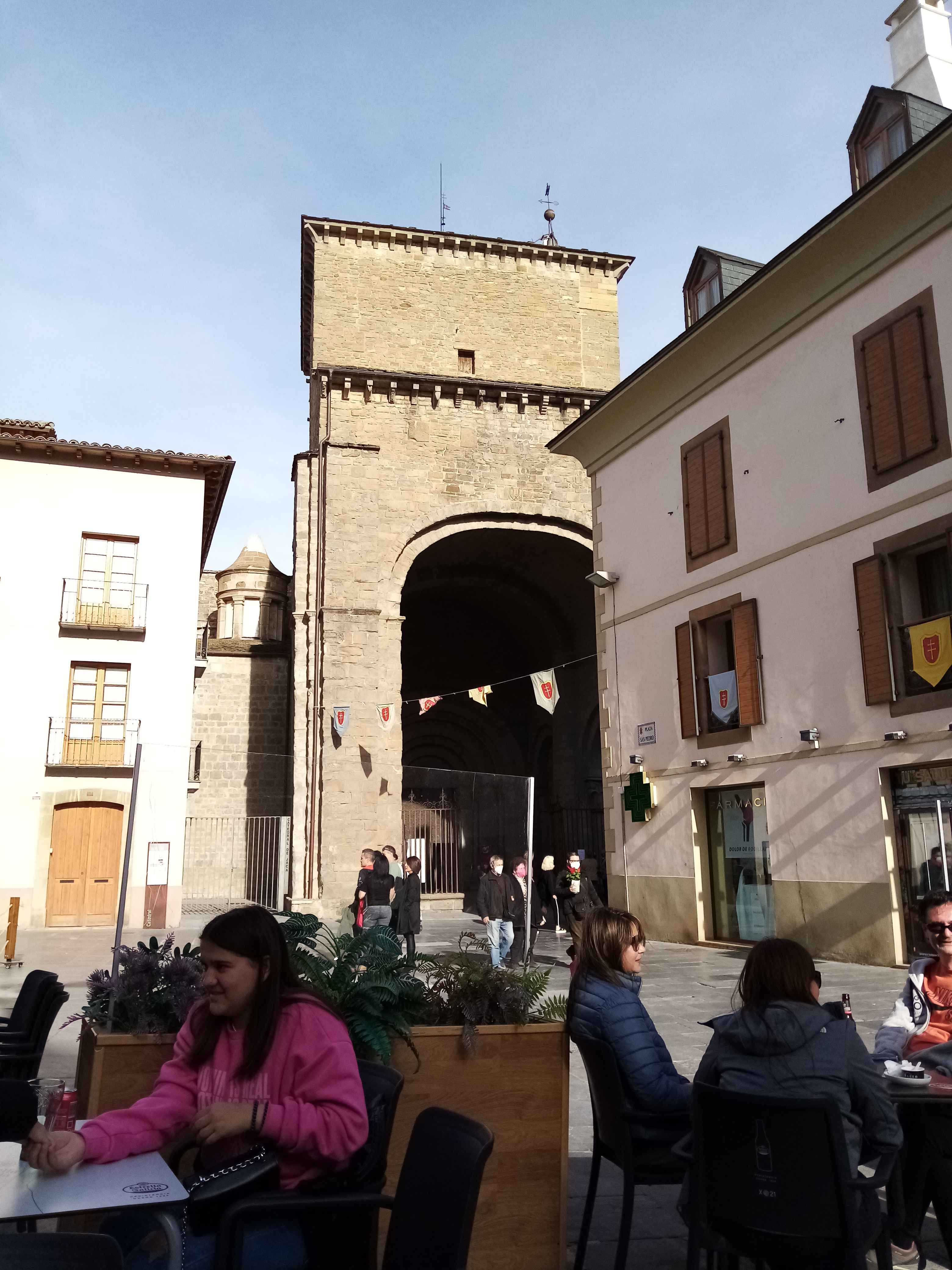 Toute L Annee On Peut Deguster Glaces Et Cafe Dans Lesrues En Aragon en Images