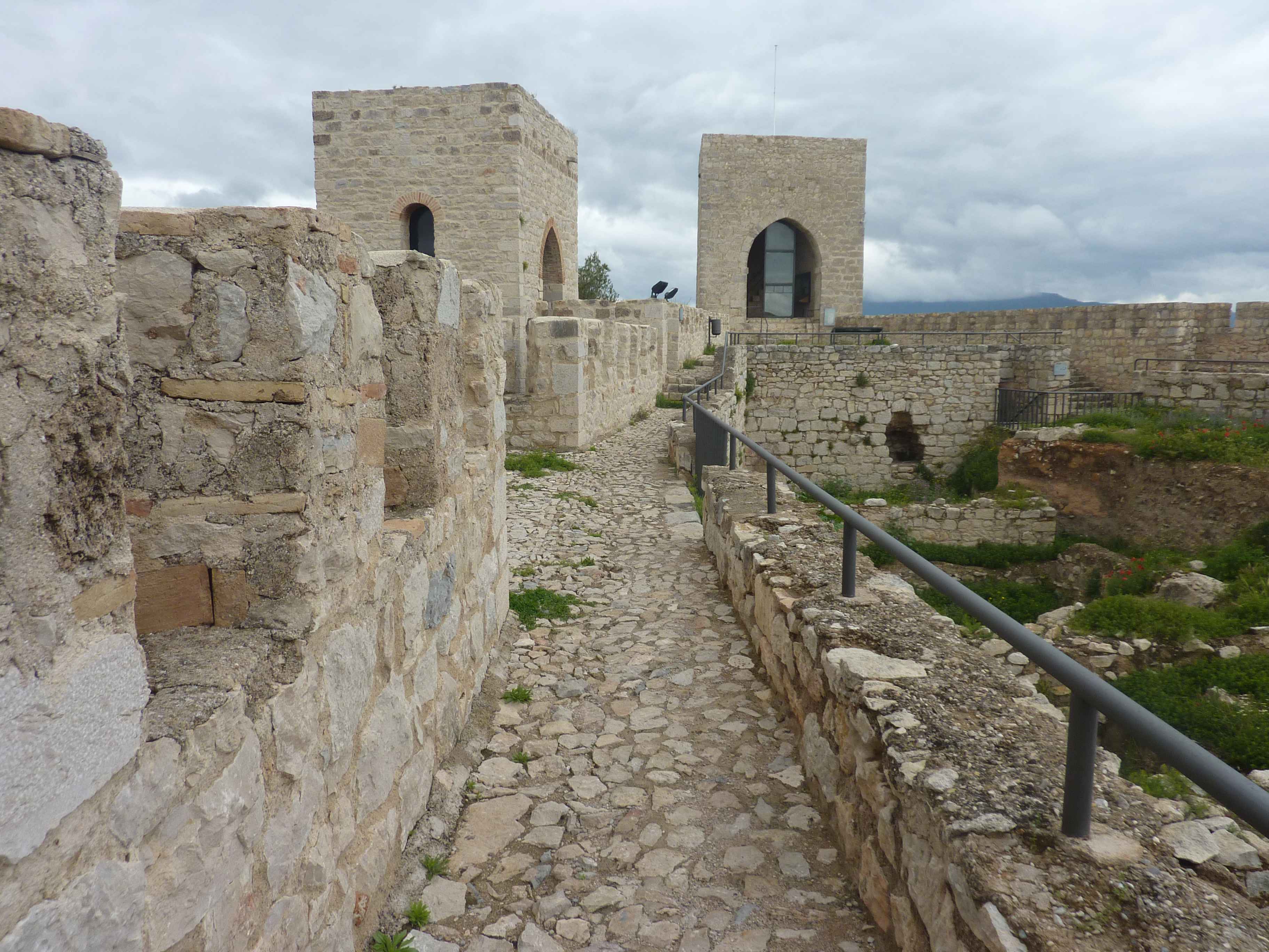 Chemin Sur Les Remparts Du Castillo De Santa Catalina Jaen en Images