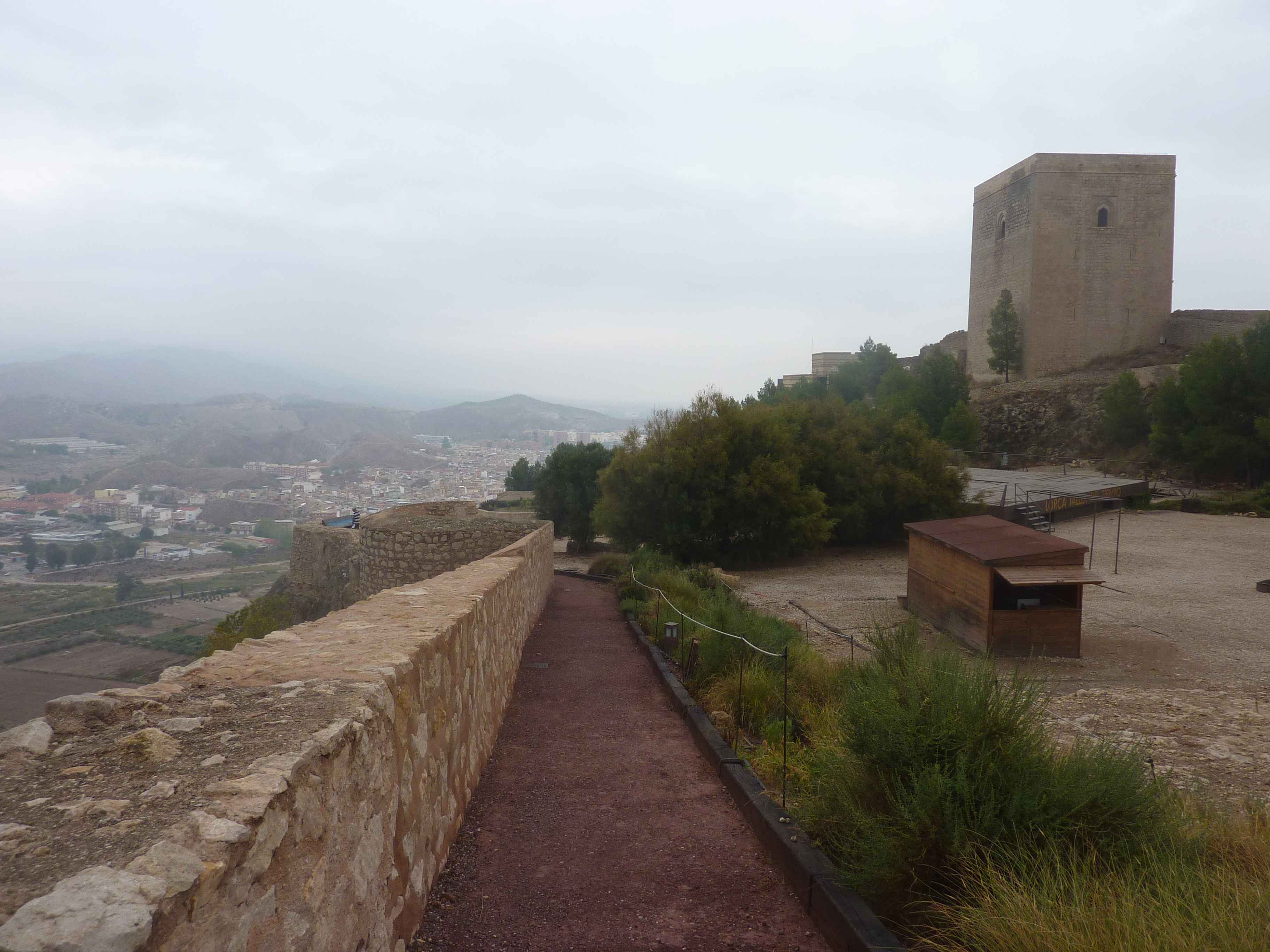 Descente Sur Les Jardins De Lorca Dans La Forteresse en Images