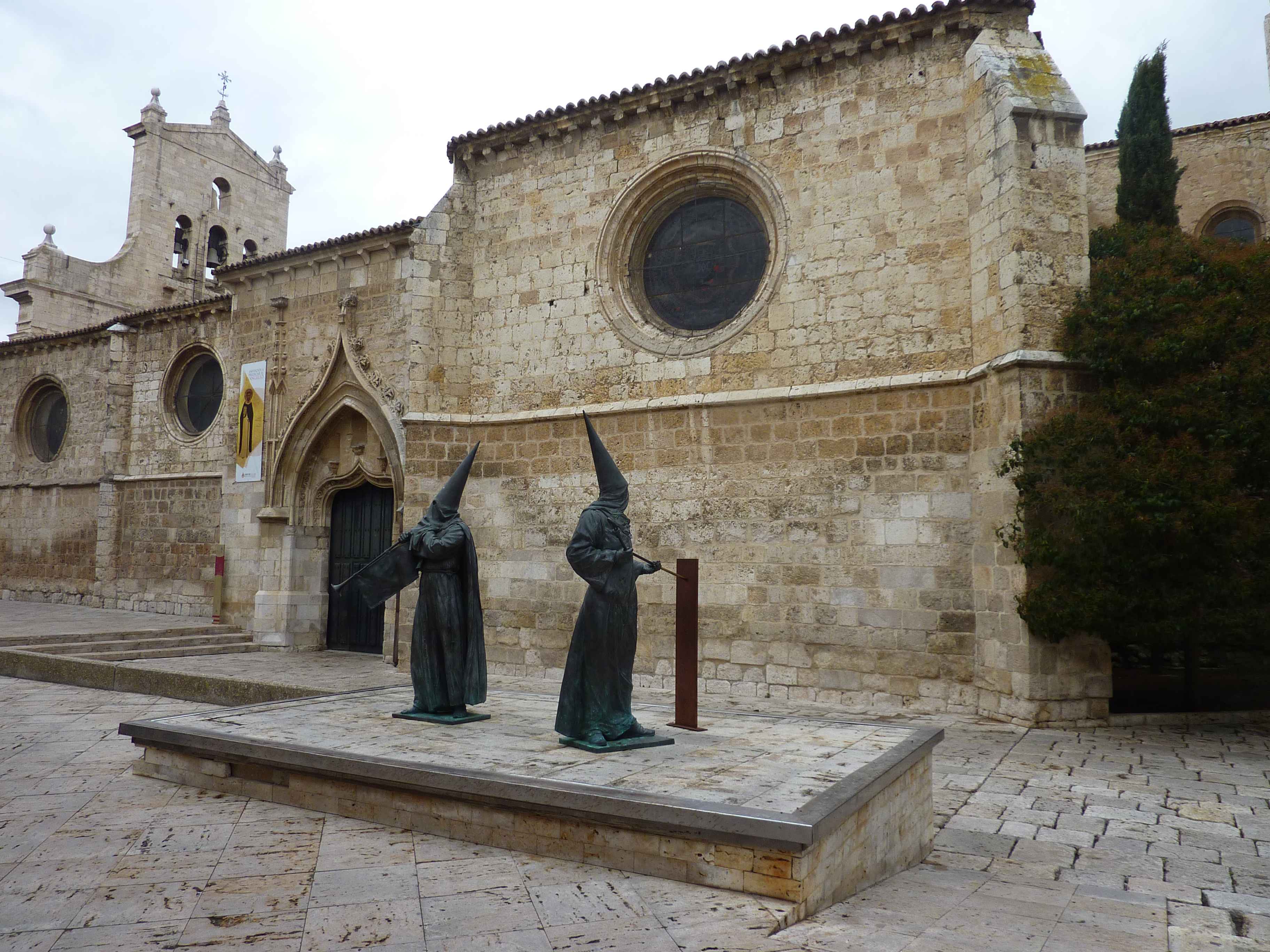 Statut Religieux Devant La Place San Pablo De Palencia en Images