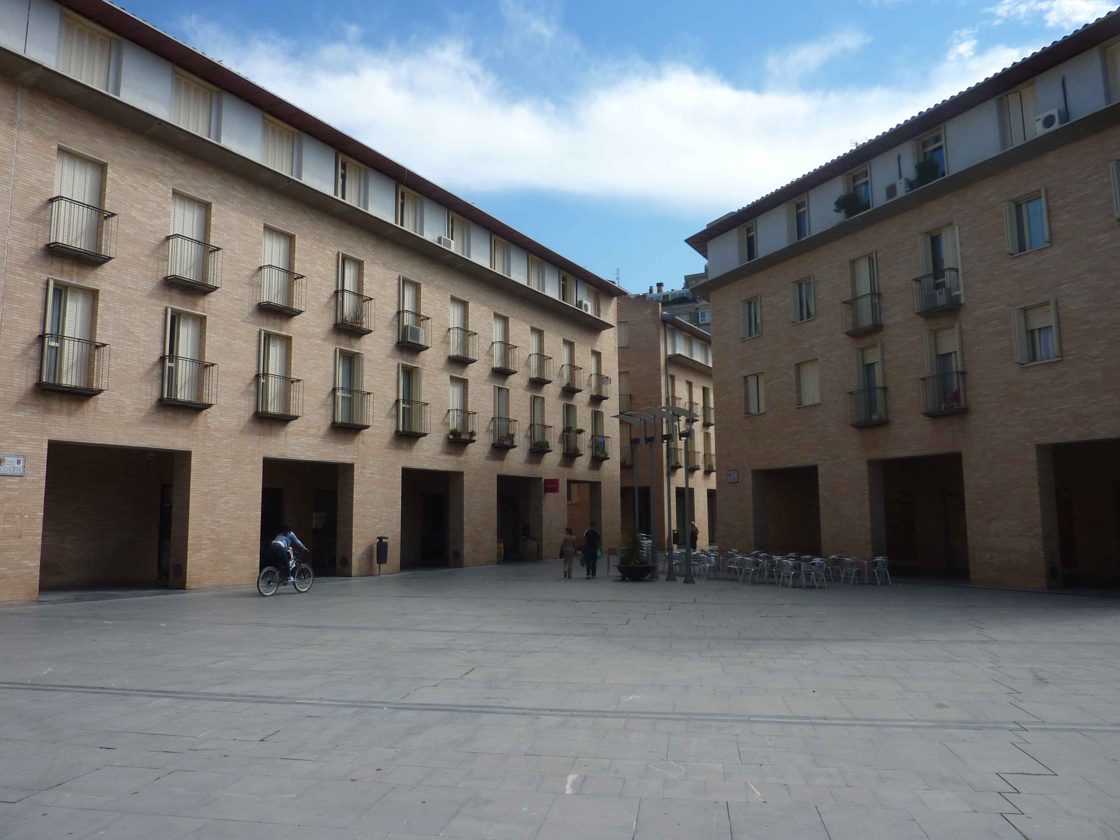Grande Place Renovee De Tudela en Images