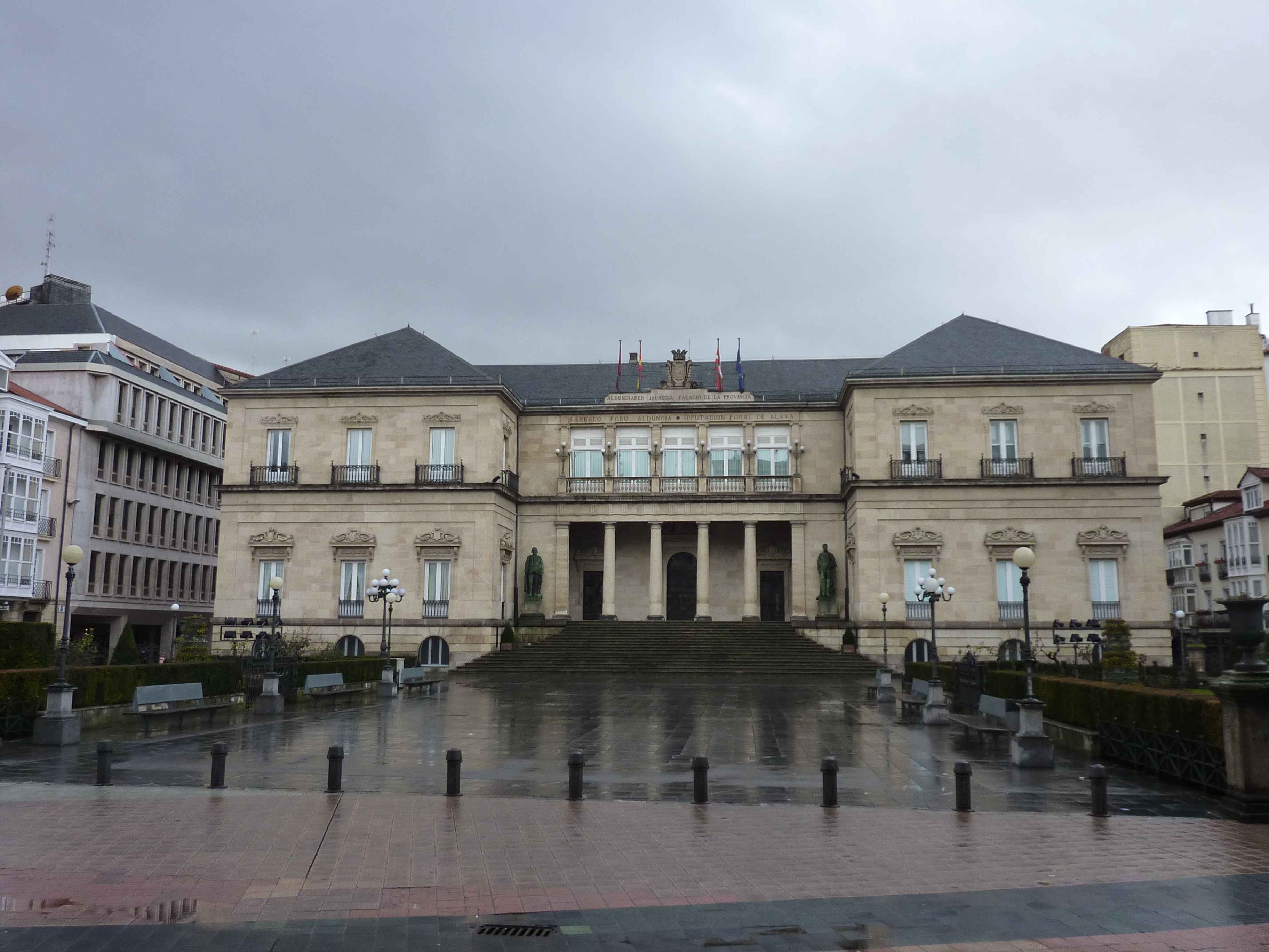 Plaza De La Provincia De Vitoria en Images