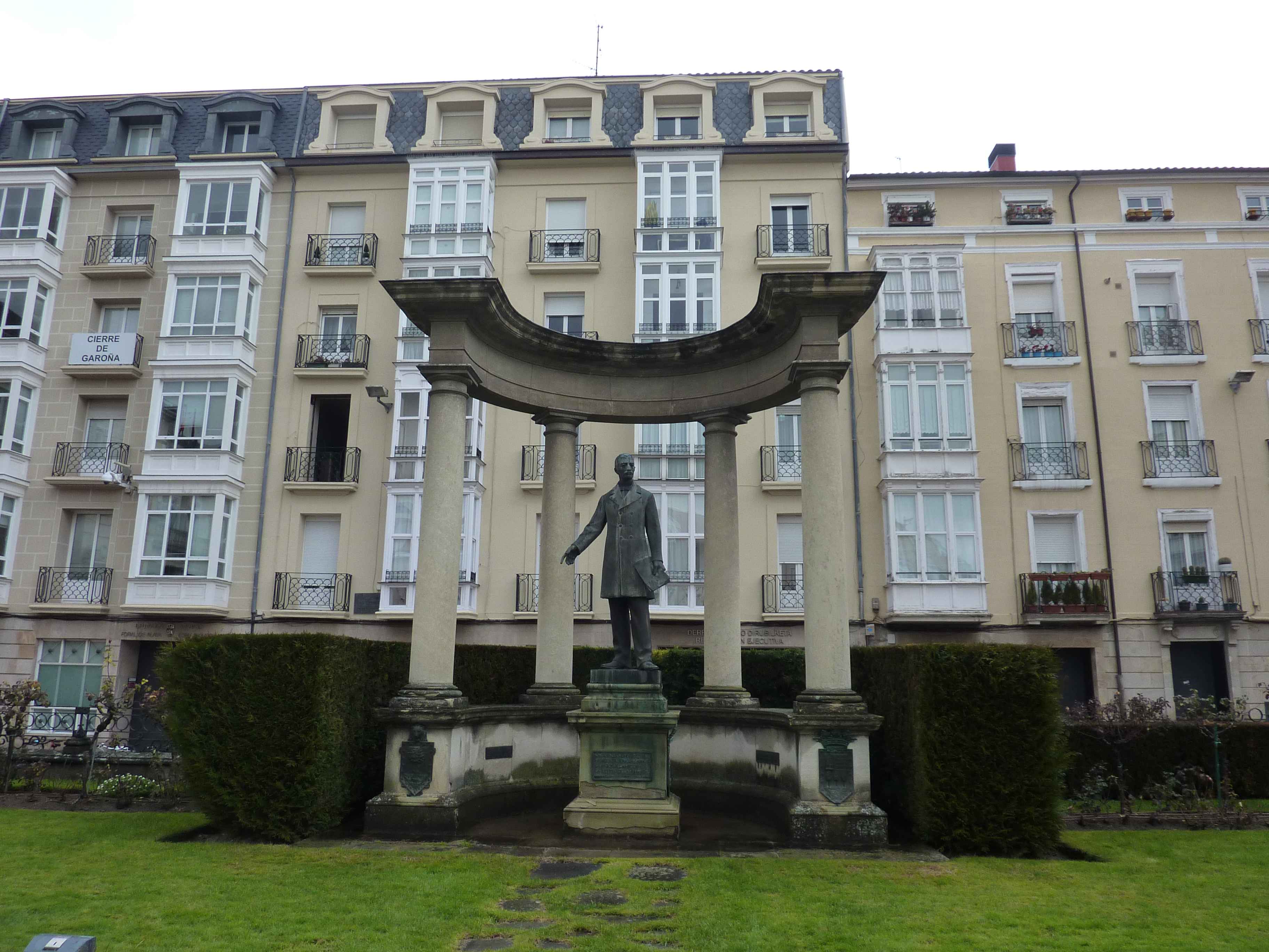 Statue Place De La Province De Vitoria en Images