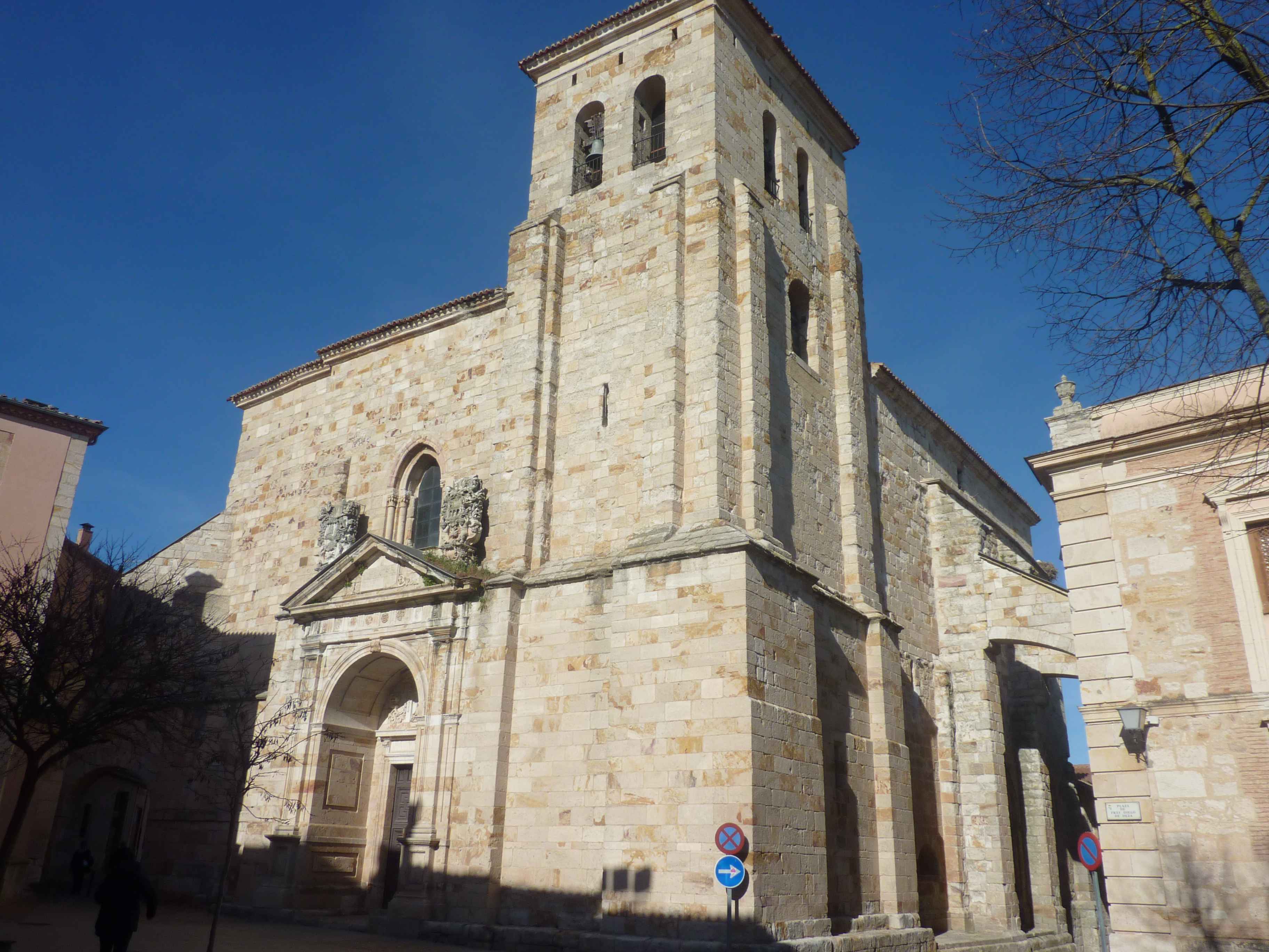 Encore Une Magnigique Eglise Dans Les Fortifications De Zamora en Images